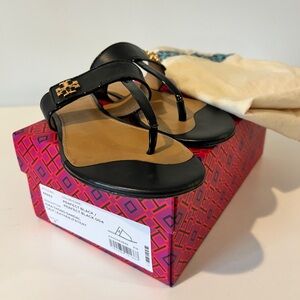 Tory Burch Kira Sandals Black Calf Leather / Patent Thong Flat Gold Medallion 6